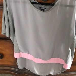 Two tone top w/dorman sleeve.